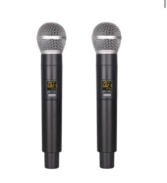 זוג מיקרופונים אלחוטיים מקצועיים עם משדר דגם K2
המשדר עם צג דיגיטלי עם משלוח חינם עד בית הלקוח