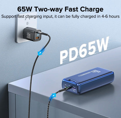 מטען נייד/סוללת גיבוי ניידת 30,000 mha של חברת qoovi טעינה מהירה 65PD 22.5W   משקלה חצי קילו