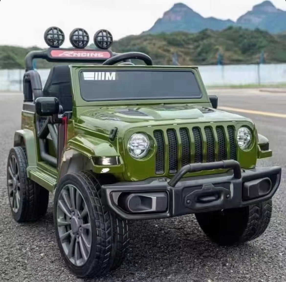 רכב חשמלי ממונע לילדים Trail Master Premium מבית BENO